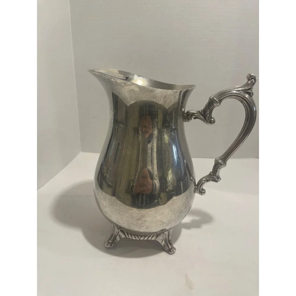 W.M. Rogers Silver Plated Water Pitcher With Guard Preowned in‎ good condition